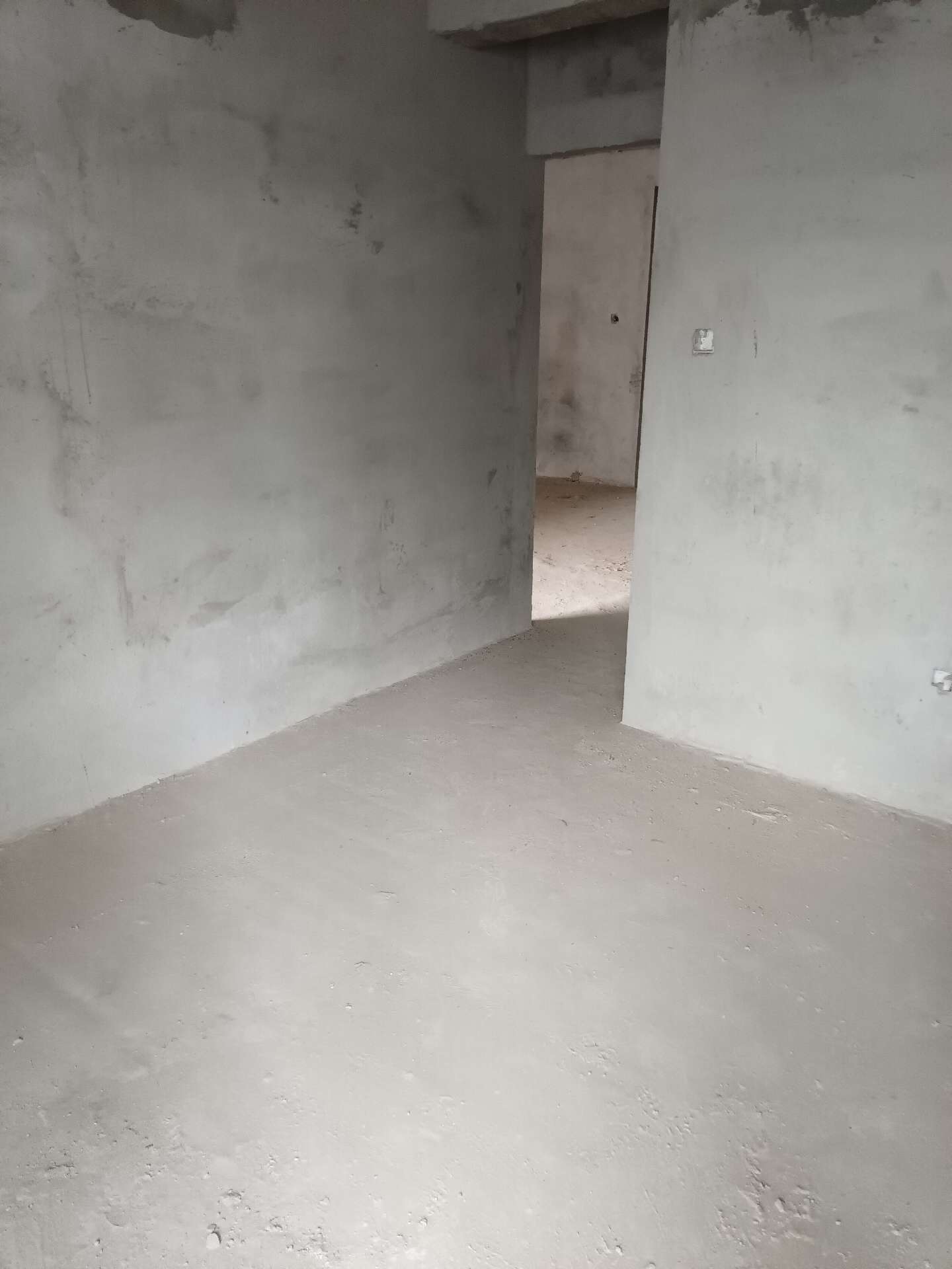 亏本急售，蕲阳新区商品房，2房2厅1卫，87.79平两房可改三房好楼层，东南朝向，有钥匙，出售34.5万。隔壁就是思源。