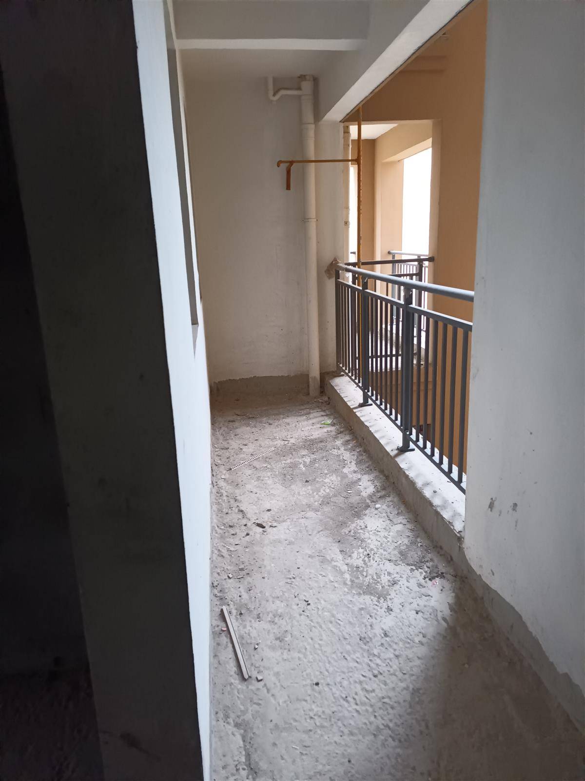 恒凯学府商品房，毛坯好楼层，3室2厅2卫，122.01平，证满两年可按揭