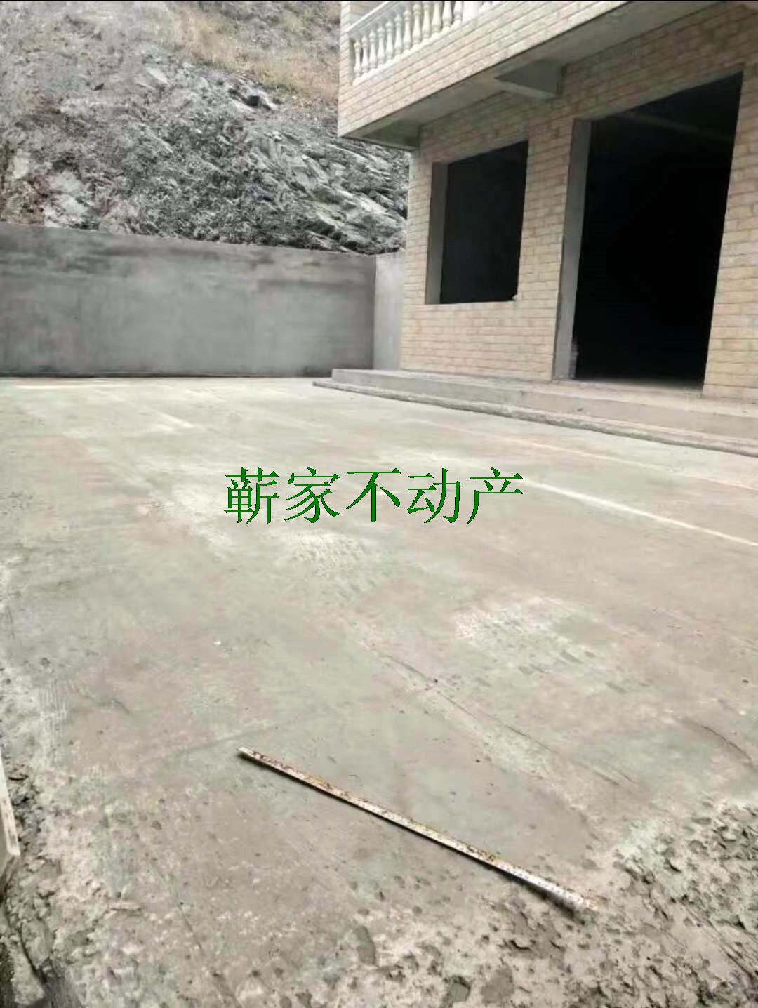 金都上城两列半三层单门 院，框架结构，78万