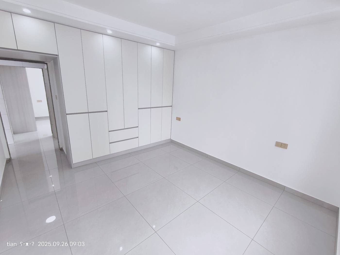 顺祥小区还建房，2室2厅1卫，104平，全新装修未入住，好楼层，售39.8万。