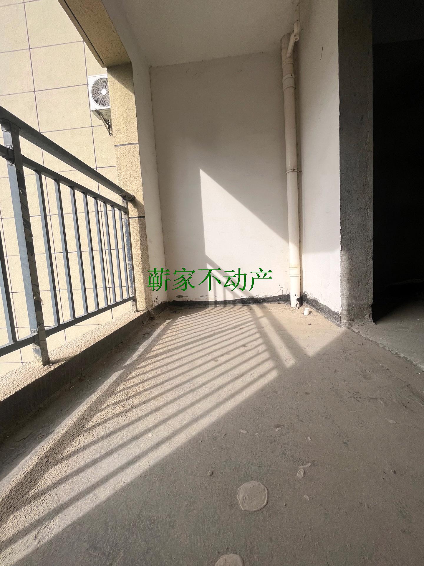 晶帝学府世家91平毛坯大两房采光非常好证满两年