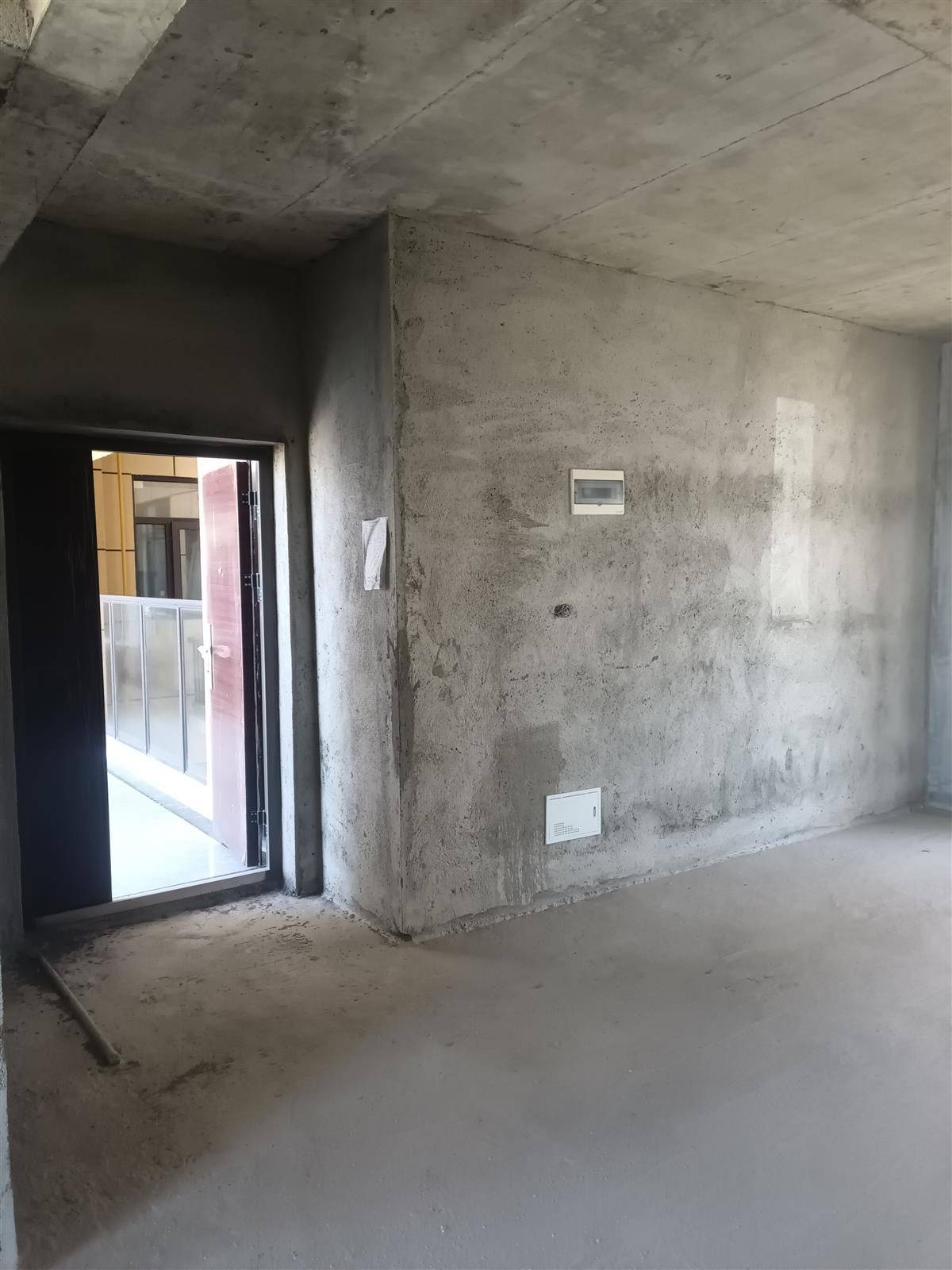 嘉华智慧城，边套毛坯122.73平，三房两厅两卫双阳台，证满两年支持按揭，52万，好楼层。出行方便，交通便利。