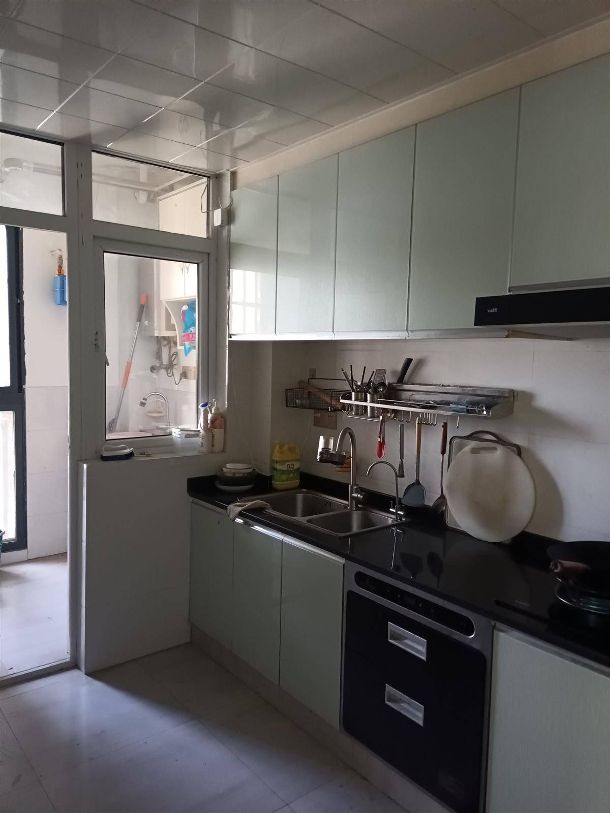 捡漏王，晶帝学府房，3房2厅1卫109平，好楼层，大阳台精装拎包入住，证满两年支持按揭，售价56万。