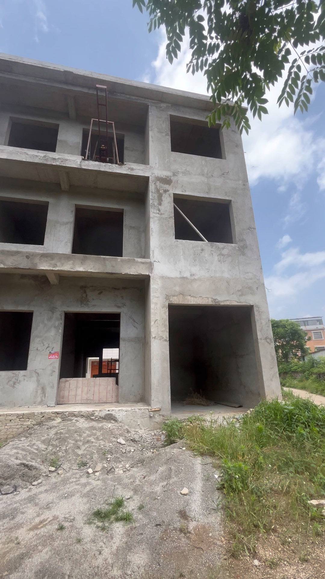 西驿桥头附近 自建房  2列半3层  毛糙已做好