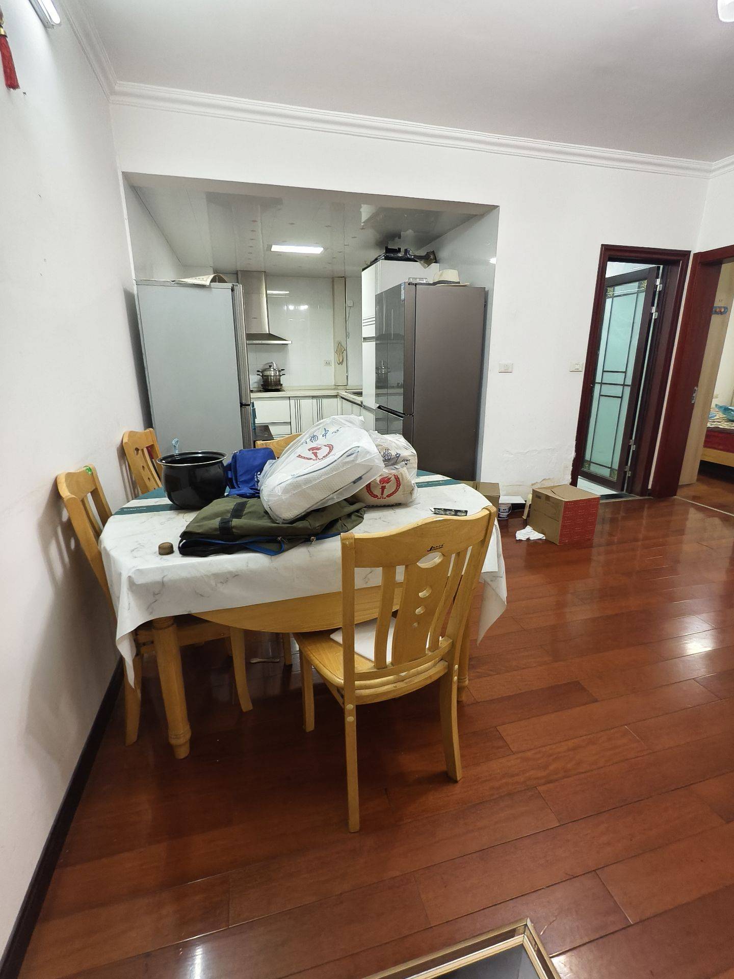 万豪郦晶园2房，2室2厅1卫100平，中等好楼层，中等装修。证满5年。售33万。