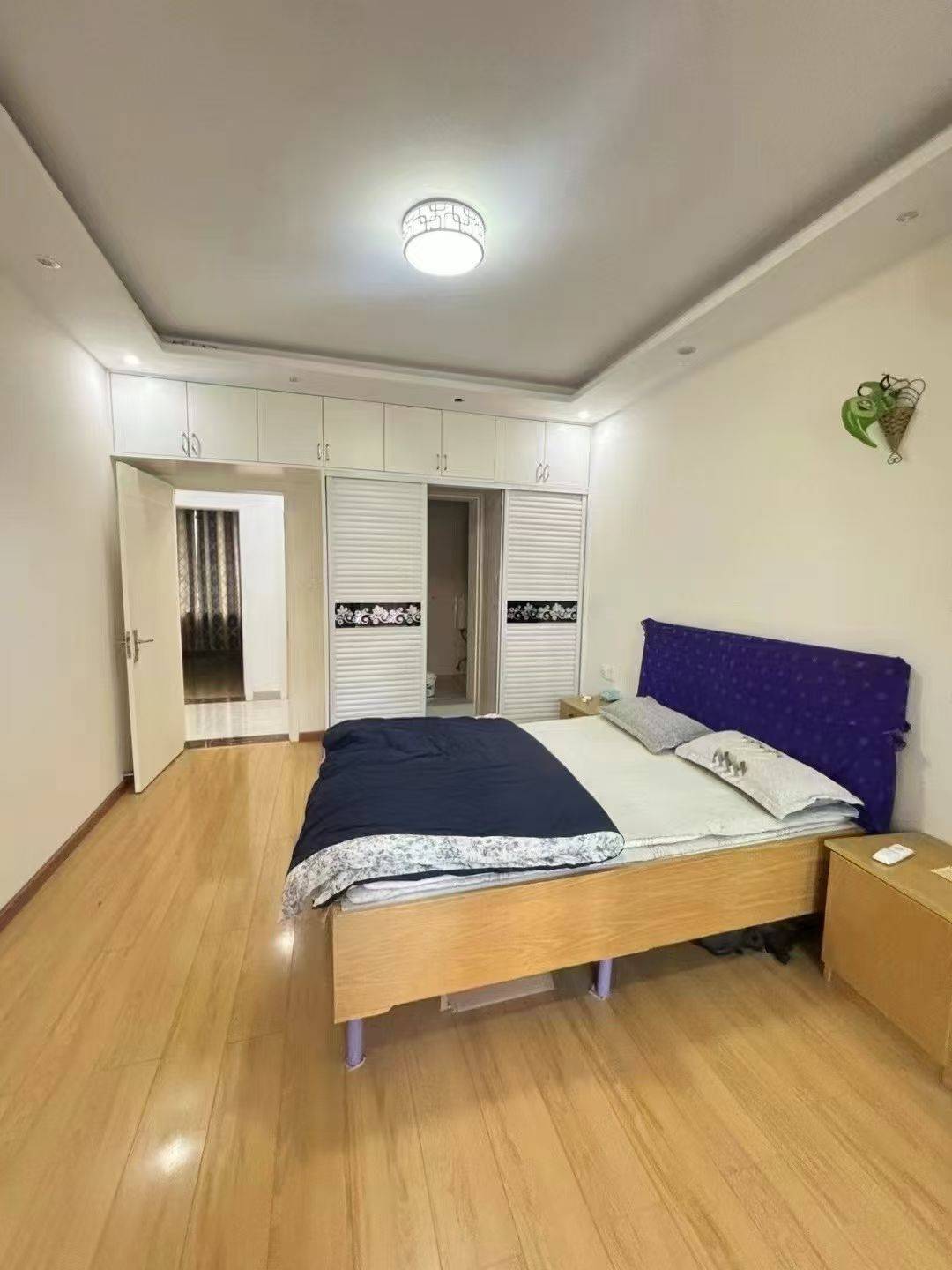 万豪骊晶园商品房，三室两厅两卫，116平方，精装修，证满五年，支持按揭。售价：45万。