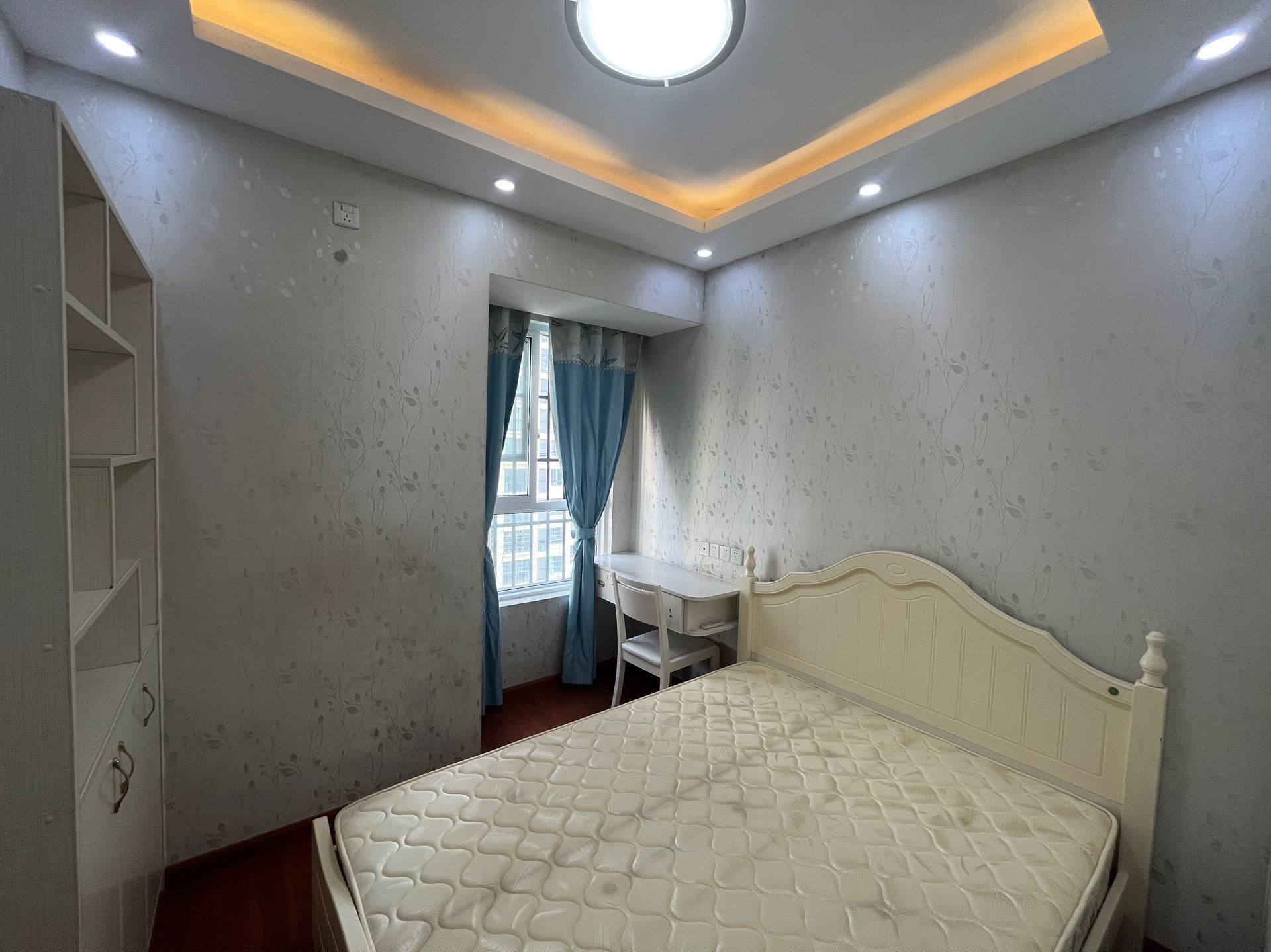 晶帝精装修家具家电齐全拎包入住包物业费1700