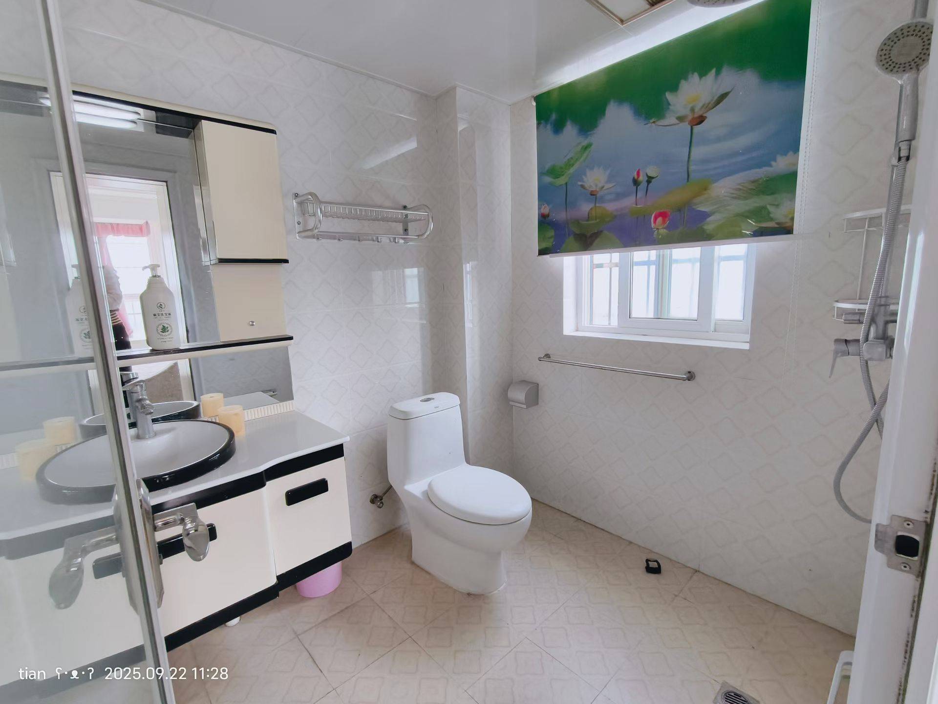 城市新居商品房3房2厅2卫118平，精装，好楼层，采光很好，证满两年支持按揭，售价39.8万。