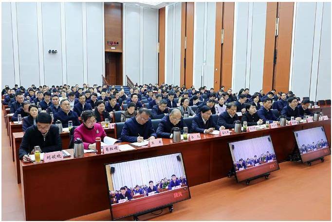 黄冈市聚力支点建设推进项目攻坚工作会议召开