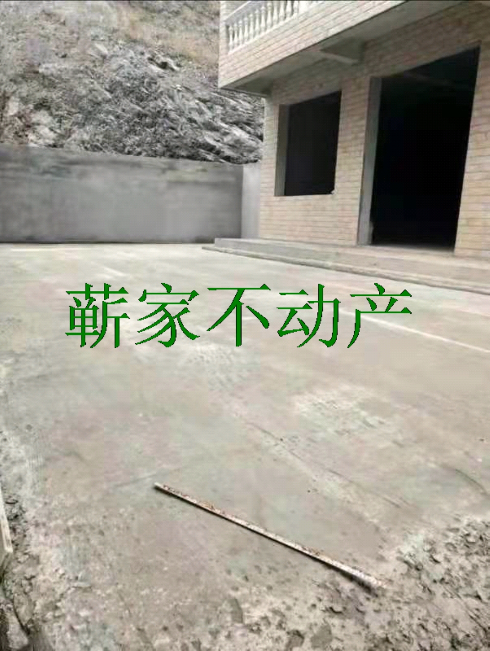 金都上城单门 院，两列半三层，全新毛坯400平，现在只要78万