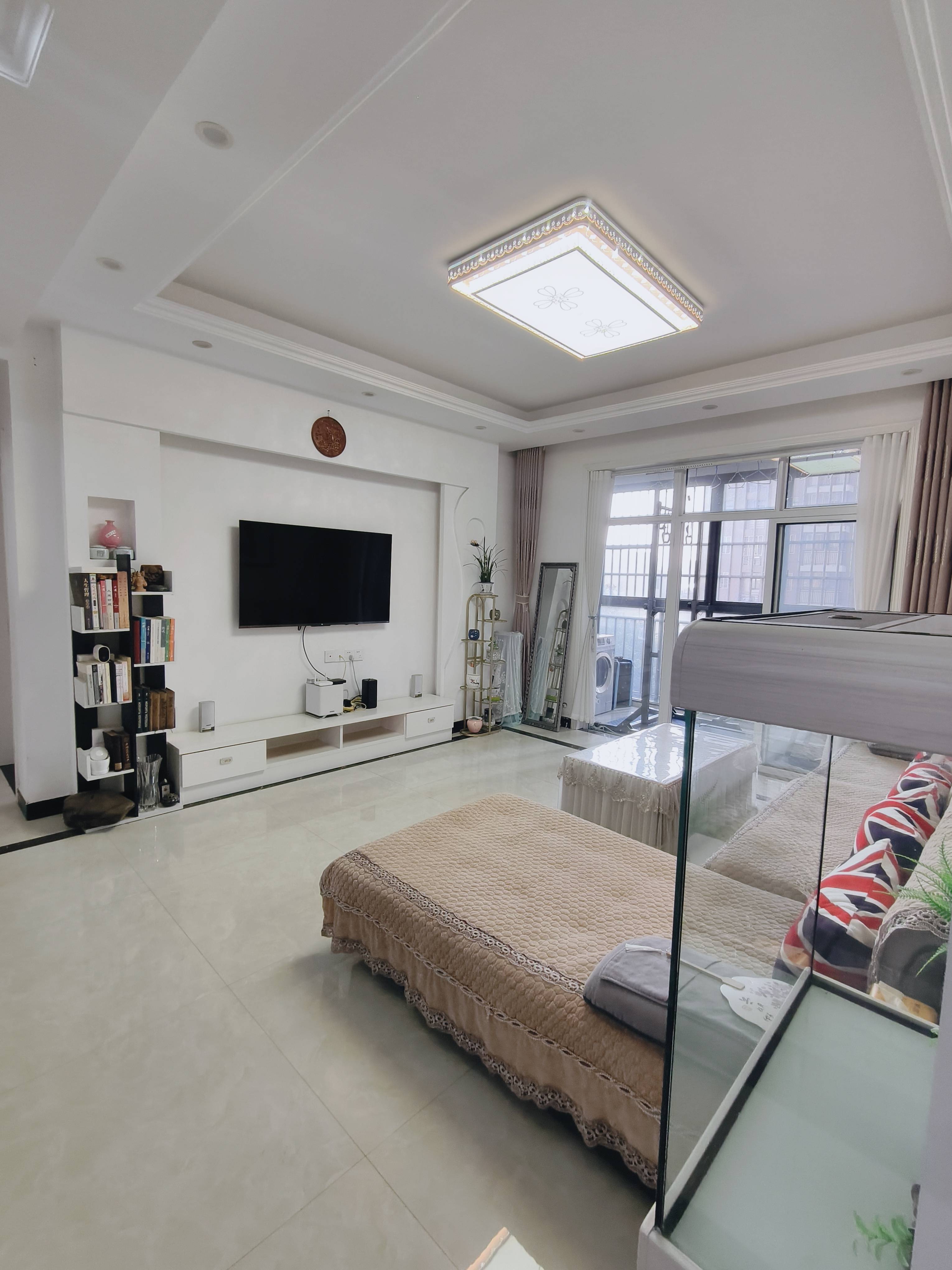 降价急售城市新居，三房两厅两卫，115平，精装拎包入住，证满二年支持按揭，43万。屋内干净整洁保养好。