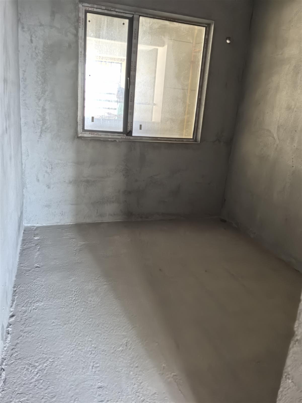 馮圍還建房全新毛坯4房2廳中間好樓層