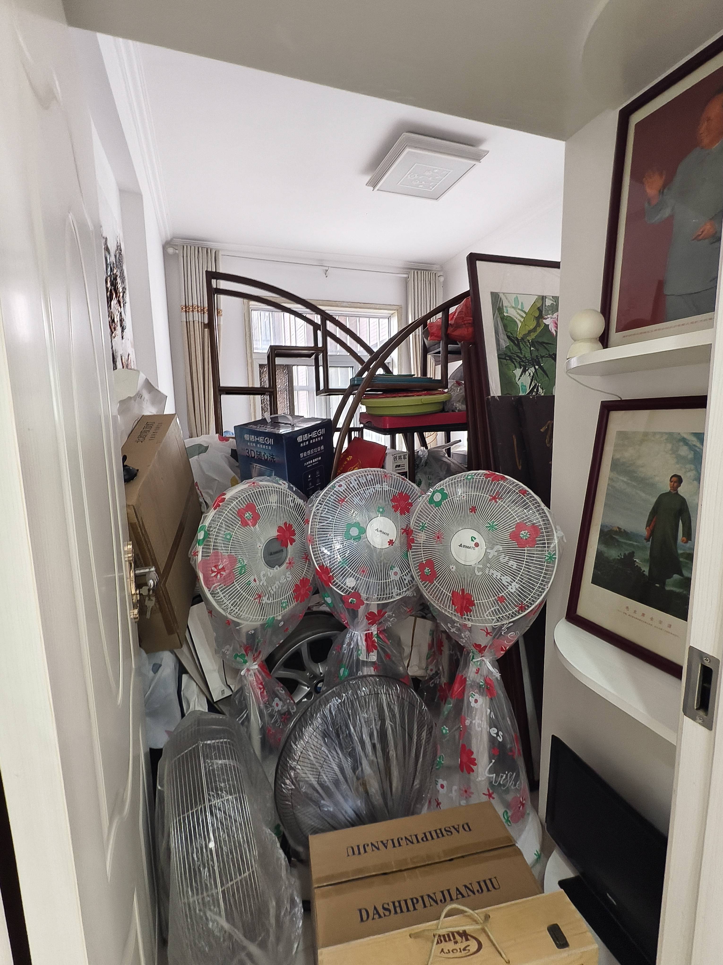 降价急售城市新居，三房两厅两卫，115平，精装拎包入住，证满二年支持按揭，43万。屋内干净整洁保养好。