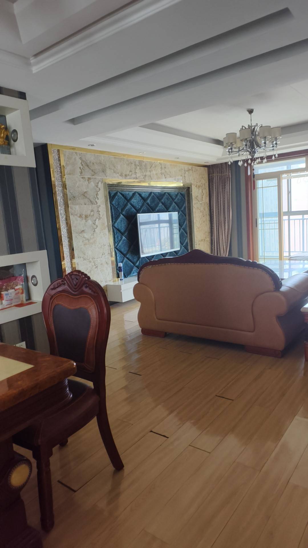 万豪郦晶园2房，2室2厅1卫100平，中等好楼层，中等装修。证满5年。售33万。