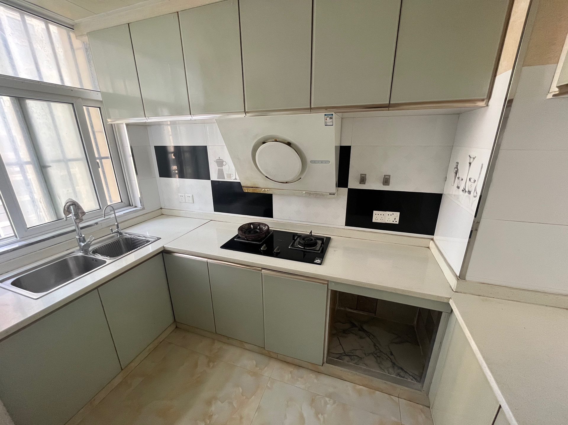 晶帝精装修家具家电齐全拎包入住包物业费1700