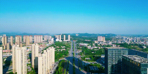 速看 | 艾都营地大规模铺草坪！上百人同时作业，5月下旬见！