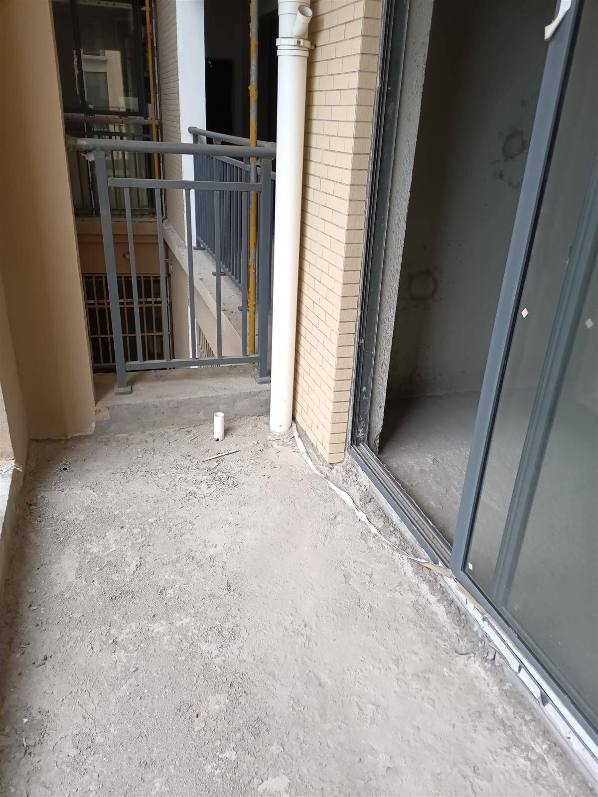 恒凯学府商品房，毛坯好楼层，3室2厅2卫，122.01平，证满两年可按揭