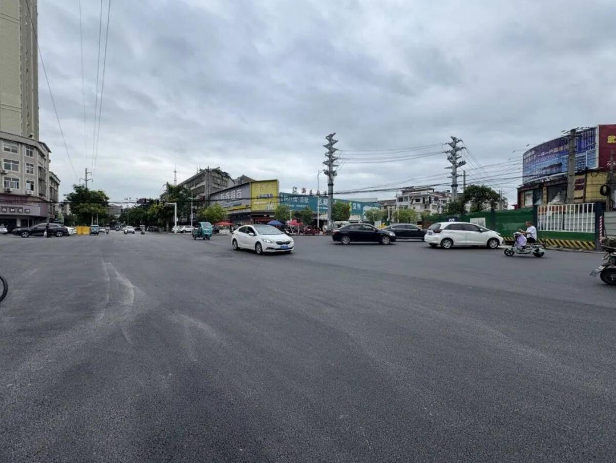 今天通车！武穴这两条新路，通向一座「带院子的家」