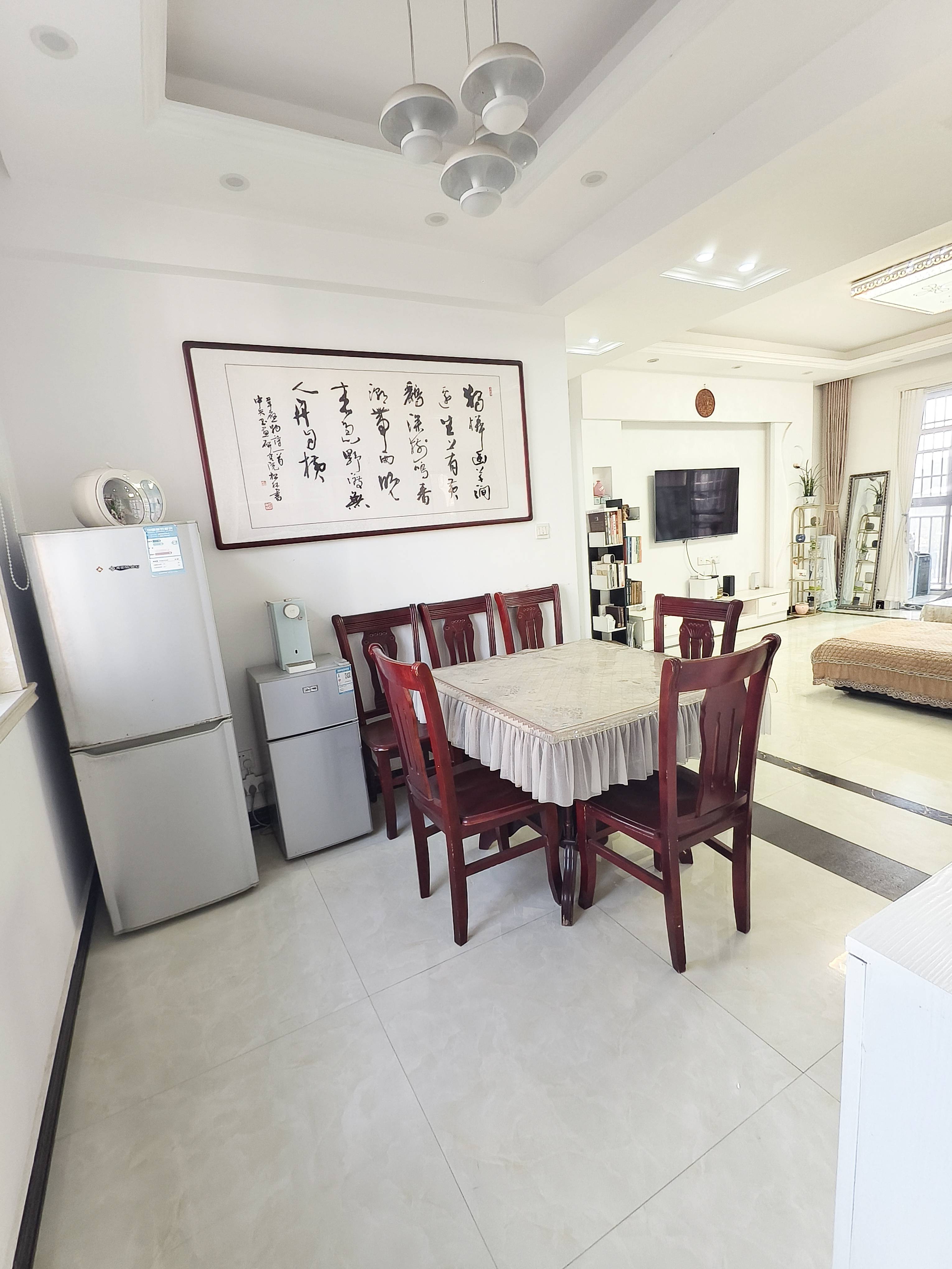 降价急售城市新居，三房两厅两卫，115平，精装拎包入住，证满二年支持按揭，43万。屋内干净整洁保养好。