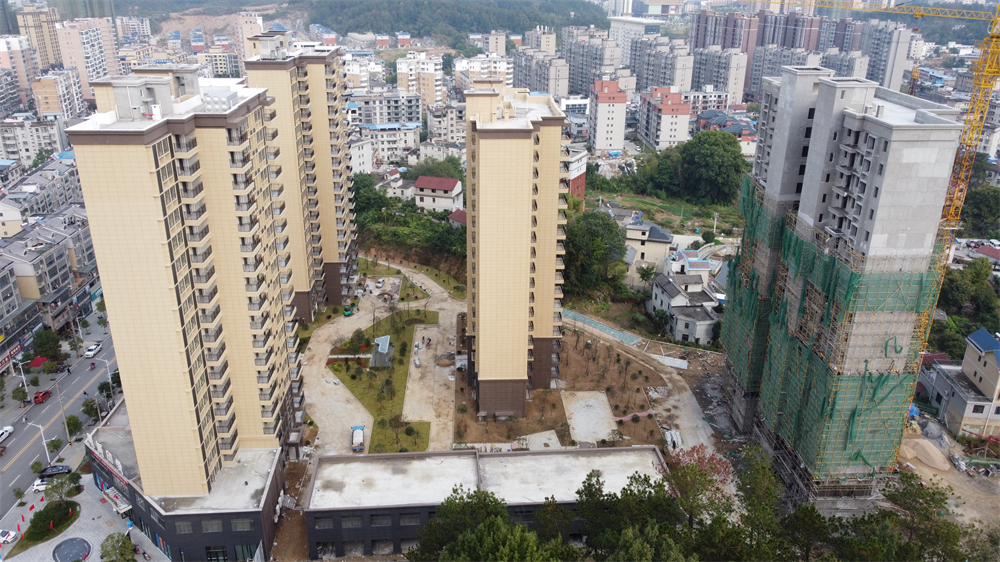 凤城印象10月工程进度：4# 外墙抹灰至20-9层