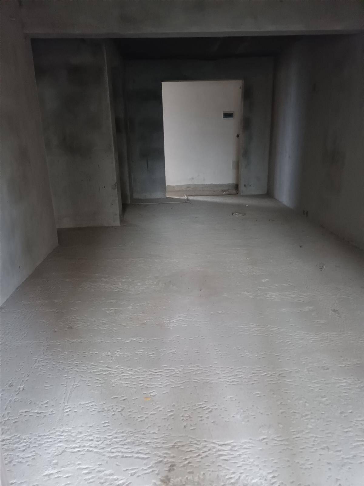 恒凯学府商品房，毛坯好楼层，3室2厅2卫，122.01平，证满两年可按揭