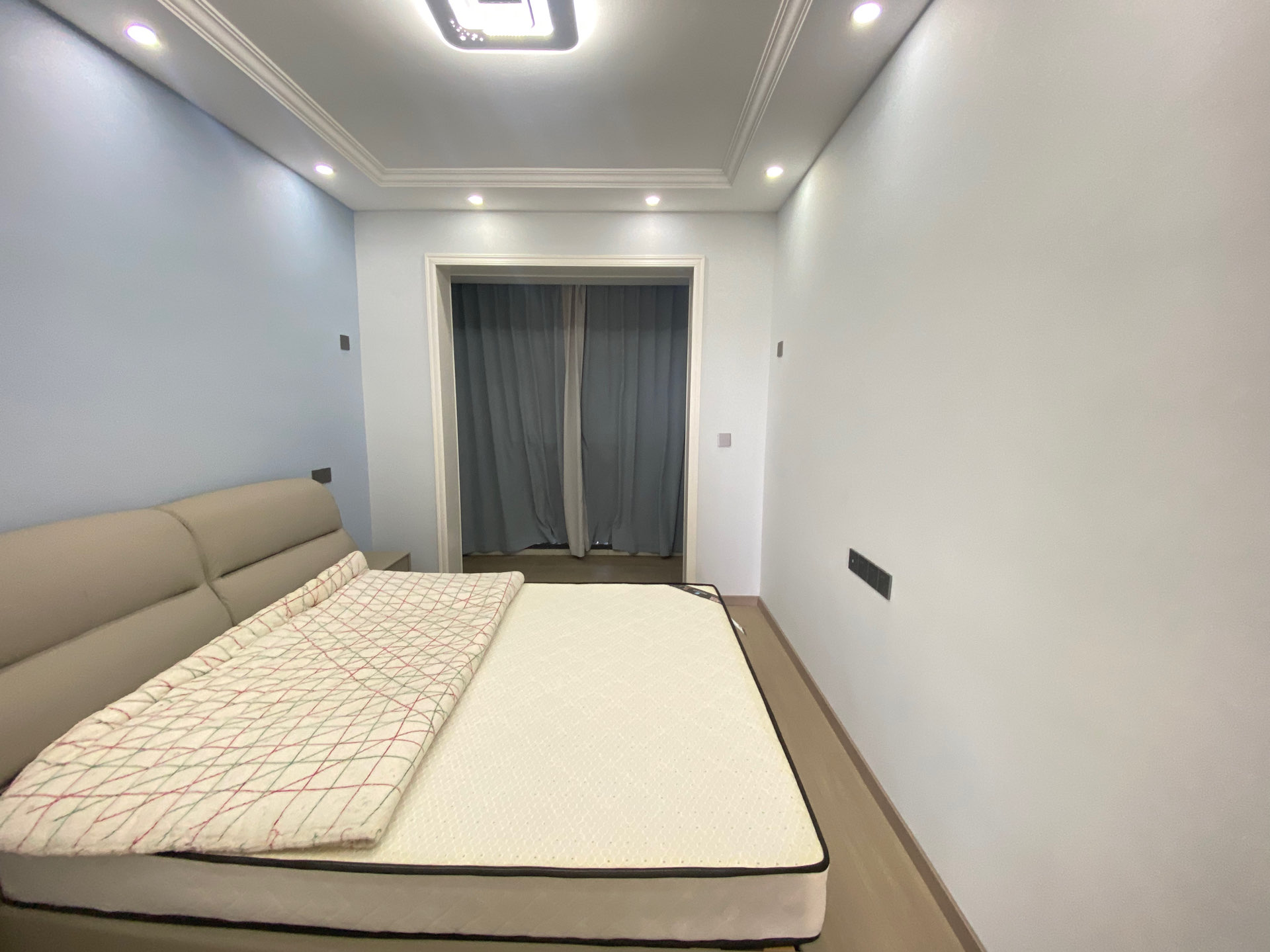 平湖公园附近精装修婚房住的少家具家电齐全支持按揭