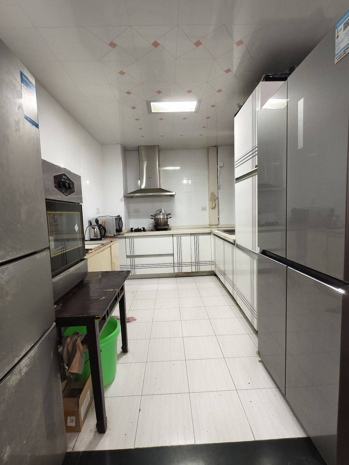 万豪郦晶园2房，2室2厅1卫100平，中等好楼层，中等装修。证满5年。售33万。