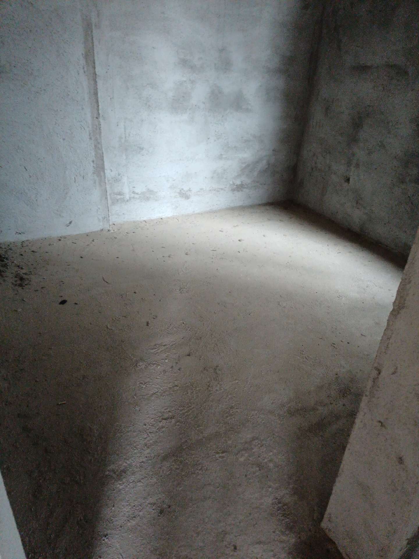 亏本急售，蕲阳新区商品房，2房2厅1卫，87.79平两房可改三房好楼层，东南朝向，有钥匙，出售34.5万。隔壁就是思源。