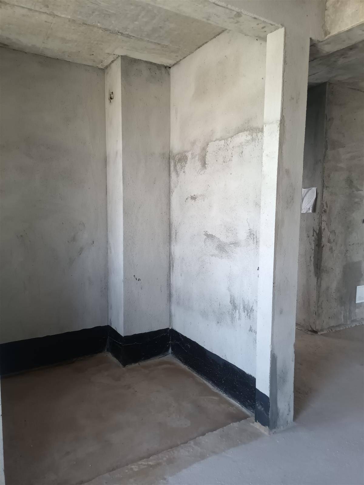 嘉华智慧城，边套毛坯122.73平，三房两厅两卫双阳台，证满两年支持按揭，52万，好楼层。出行方便，交通便利。