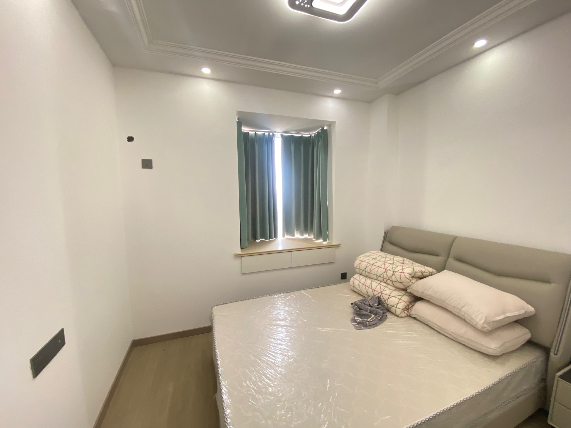 平湖公园附近精装修婚房住的少家具家电齐全支持按揭