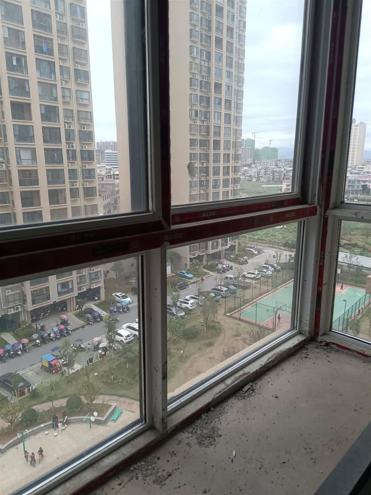 恒凯学府商品房，毛坯好楼层，3室2厅2卫，122.01平，证满两年可按揭