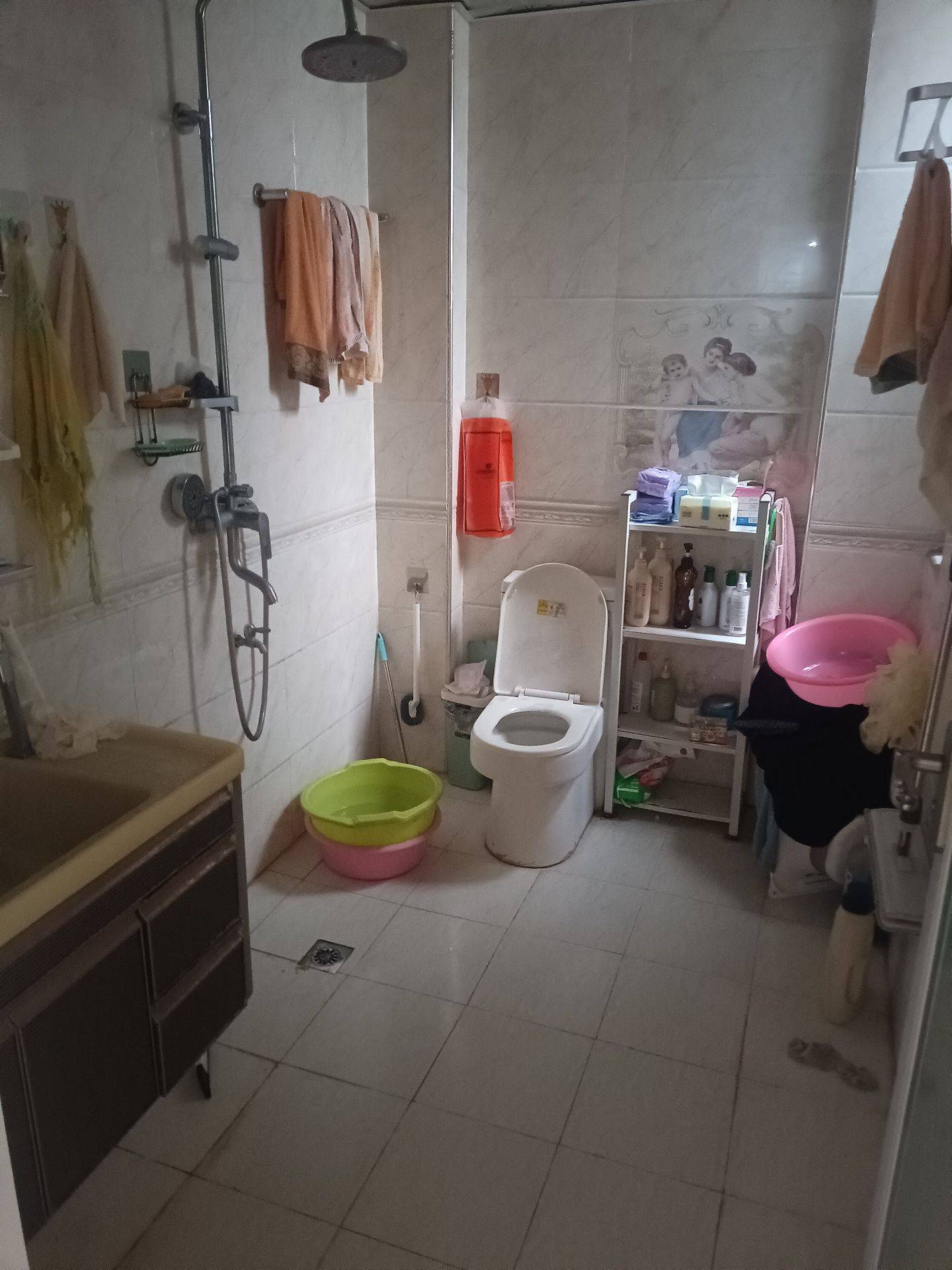 美景新城步梯房,精装2房92.56平，好楼层，拎包入住，证满五年支持按揭，售价34万。出行方便。