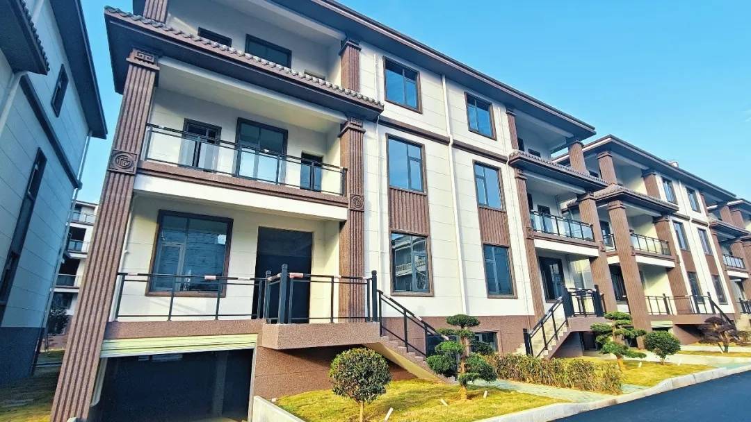 璟琛庭院 | 齐昌大道上，实景国风院墅热销，珍席递减！