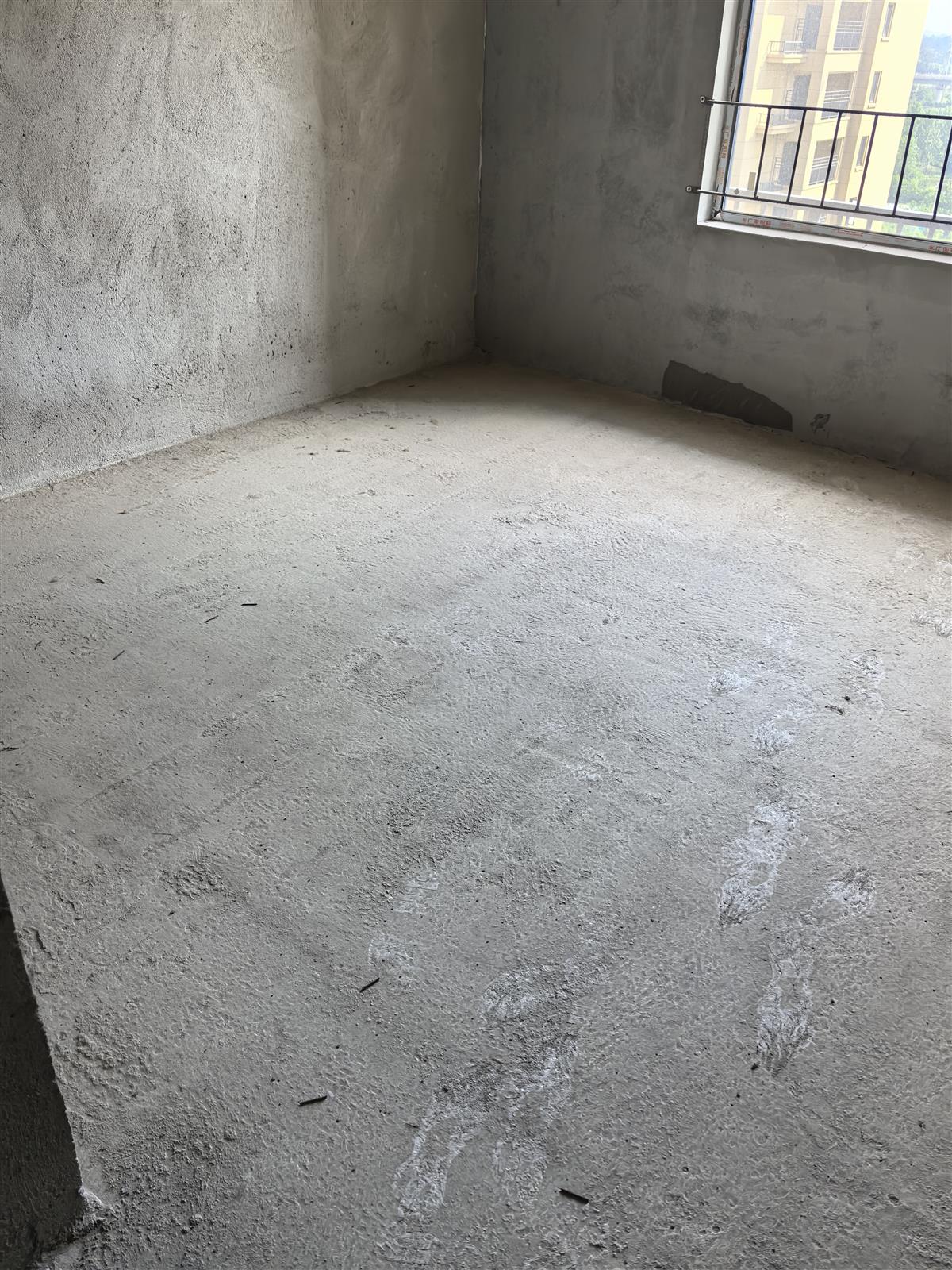 馮圍還建房全新毛坯4房2廳中間好樓層
