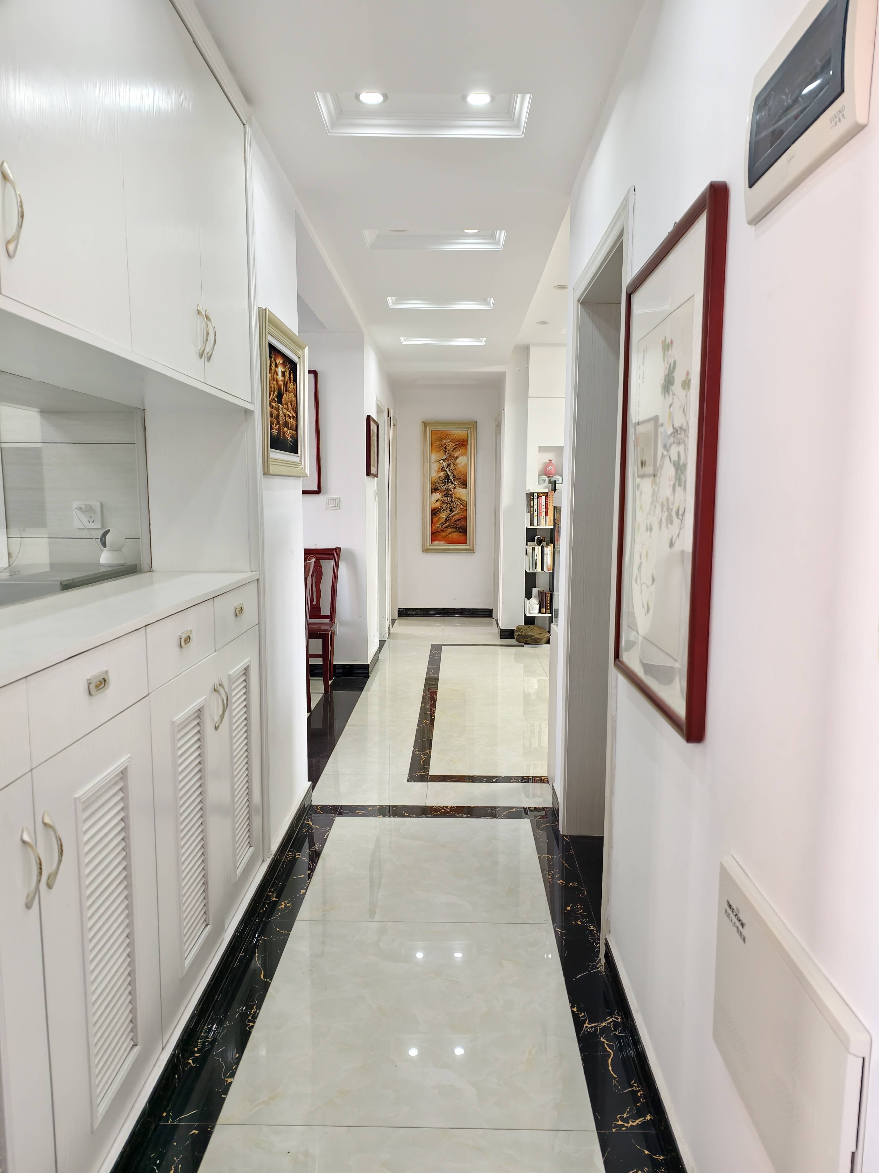 降价急售城市新居，三房两厅两卫，115平，精装拎包入住，证满二年支持按揭，43万。屋内干净整洁保养好。