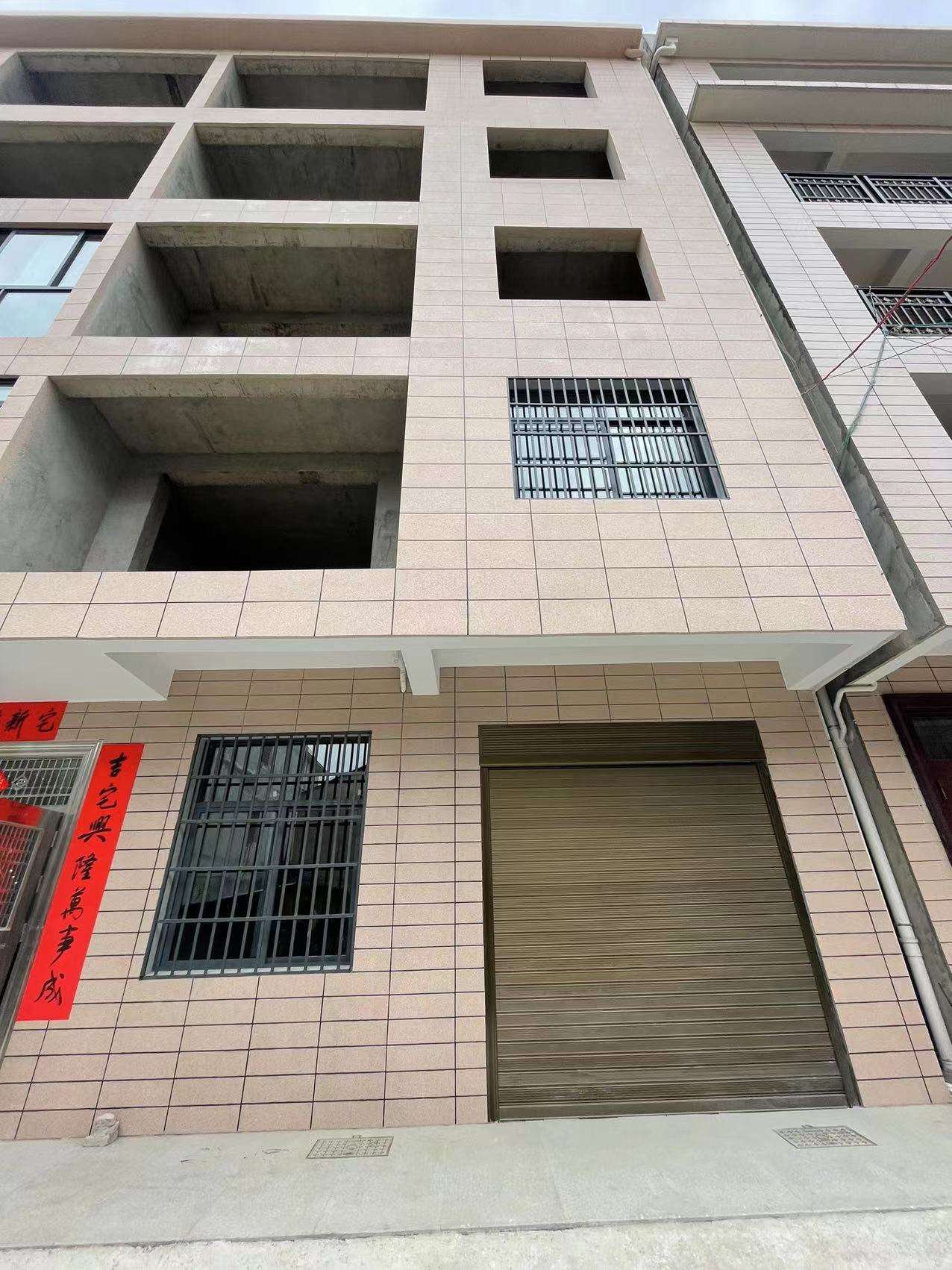 实验二小附近自建房，不动产证在手，198万，可按揭，进出路方便，位置好